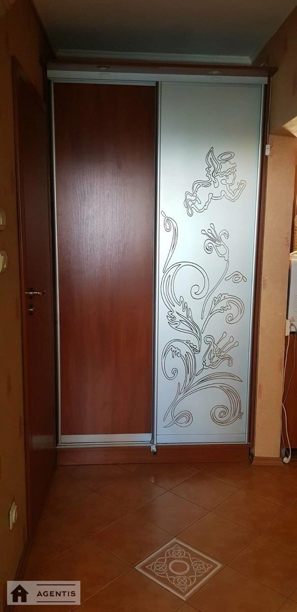 Apartment for rent 3 rooms, 74 m², 6th fl./12 floors. Anny Akhmatovoyi vul., Kyiv. 