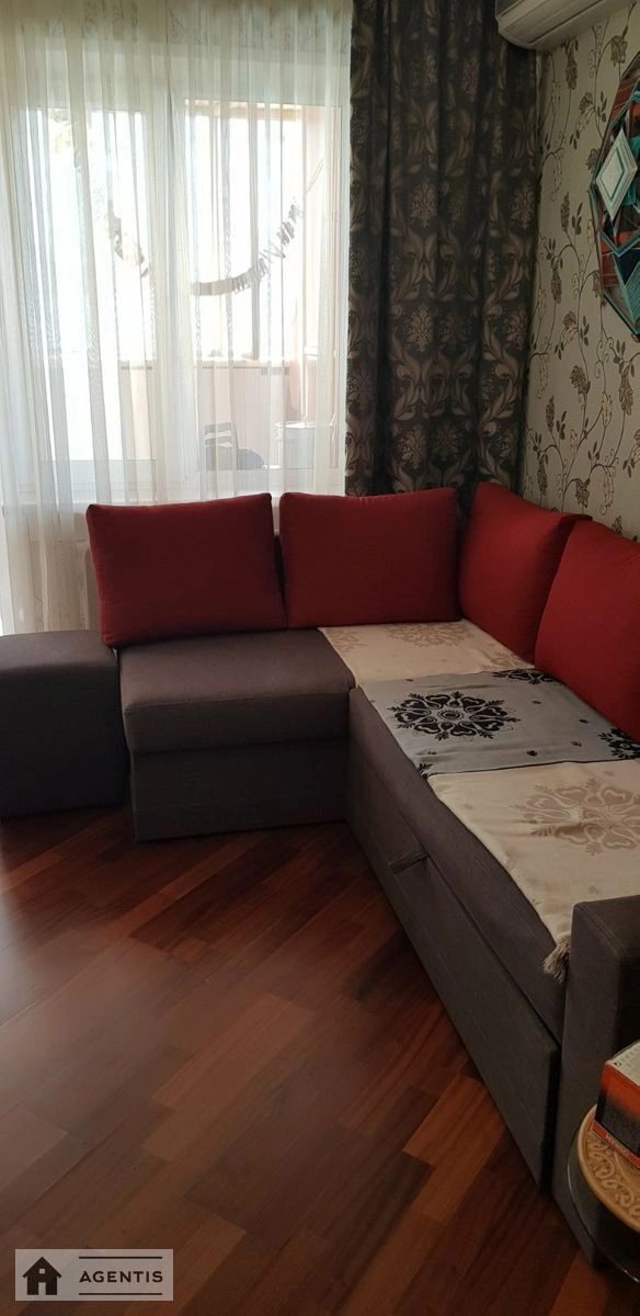 Apartment for rent 3 rooms, 74 m², 6th fl./12 floors. Anny Akhmatovoyi vul., Kyiv. 