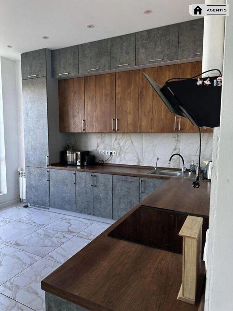 Сдам квартиру 2 комнаты, 65 m², 19 эт./25 этажей. 16, Нагорная 16, Киев. 