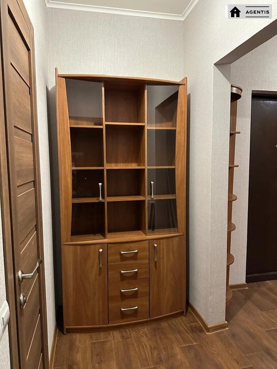 Сдам квартиру 1 комната, 48 m², 18 эт./24 этажа. 54, Ревуцкого 54, Киев. 