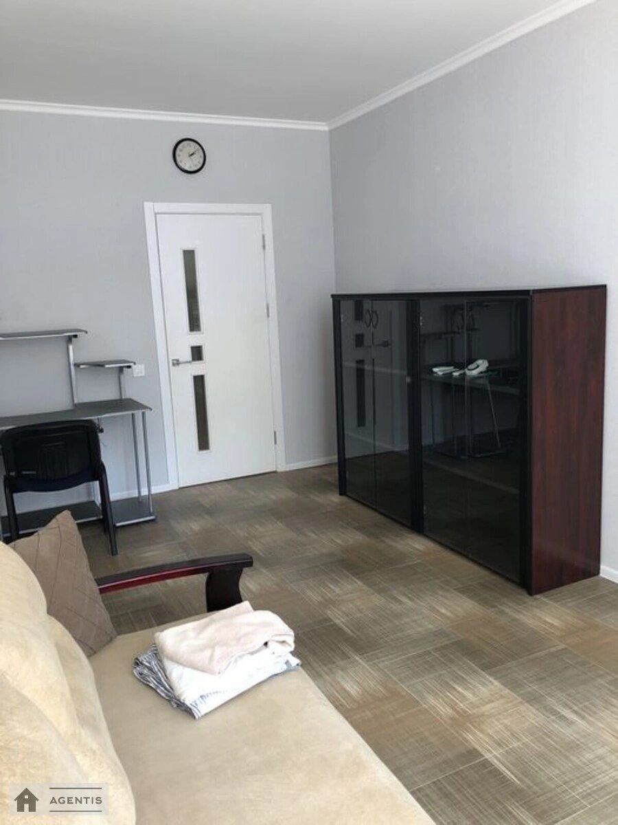 Здам квартиру 1 кімната, 42 m², 3 пов./26 поверхів. Каховська, Київ. 