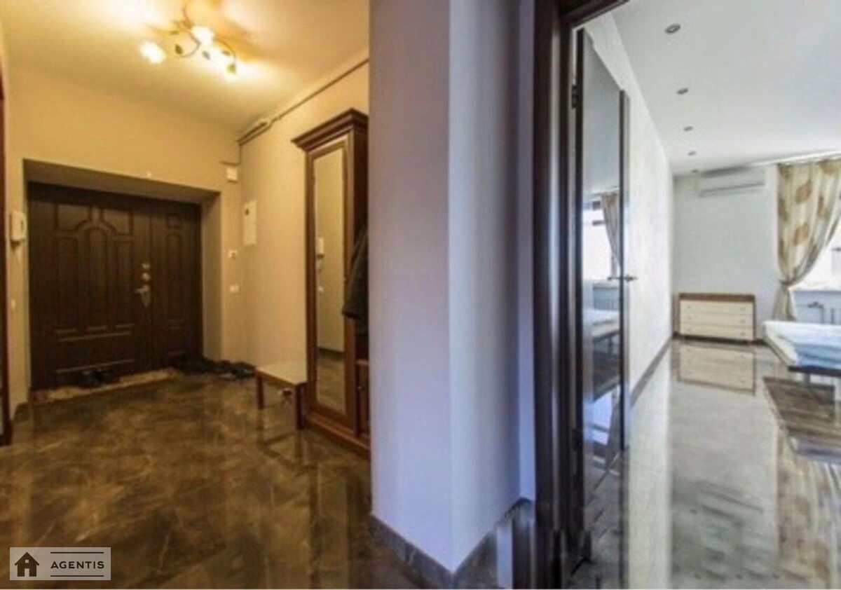 Apartment for rent 2 rooms, 60 m², 3rd fl./6 floors. 13, Kruglouniversytetska 13, Kyiv. 