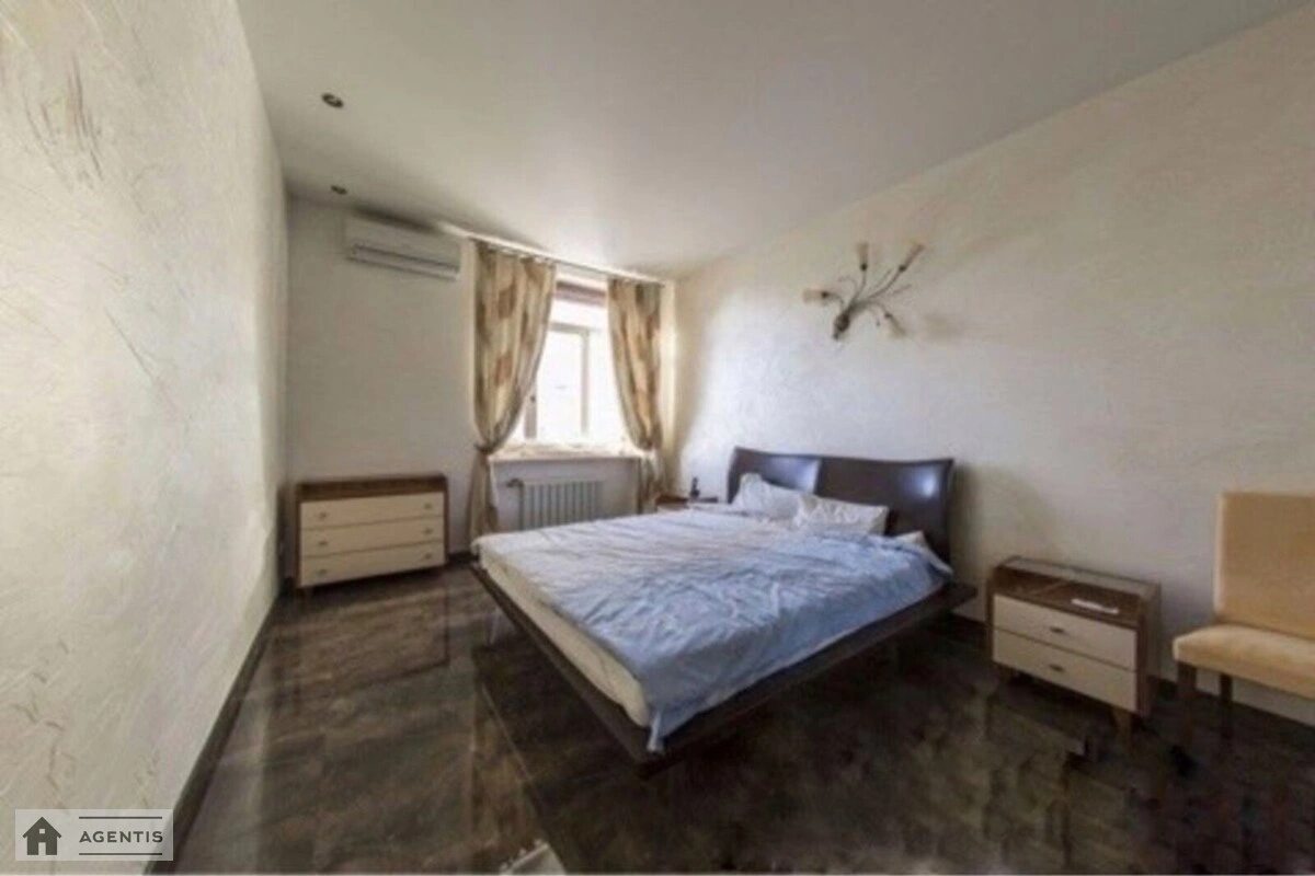 Apartment for rent 2 rooms, 60 m², 3rd fl./6 floors. 13, Kruglouniversytetska 13, Kyiv. 