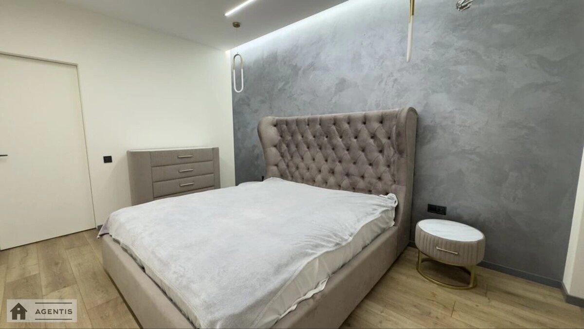 Сдам квартиру 2 комнаты, 70 m², 15 эт./25 этажей. Миколи Бажана просп., Киев. 