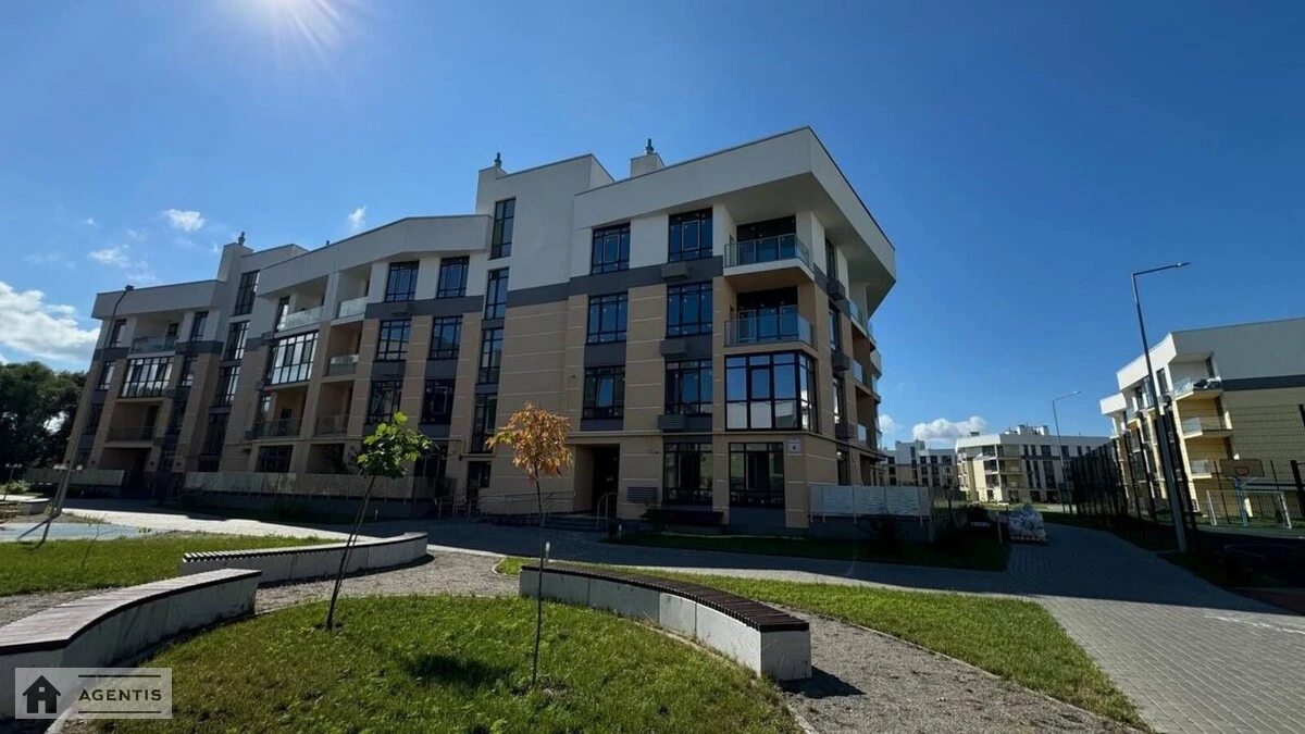 Сдам квартиру 2 комнаты, 57 m², 3 эт./4 этажа. 6, Богатырская 6, Киев. 