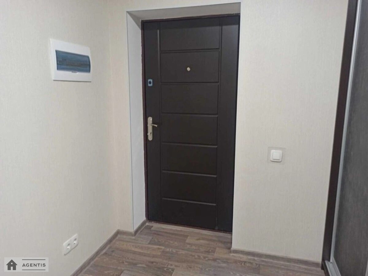 Apartment for rent 1 room, 39 m², 2nd fl./2 floors. Stecenka, Kyiv. 