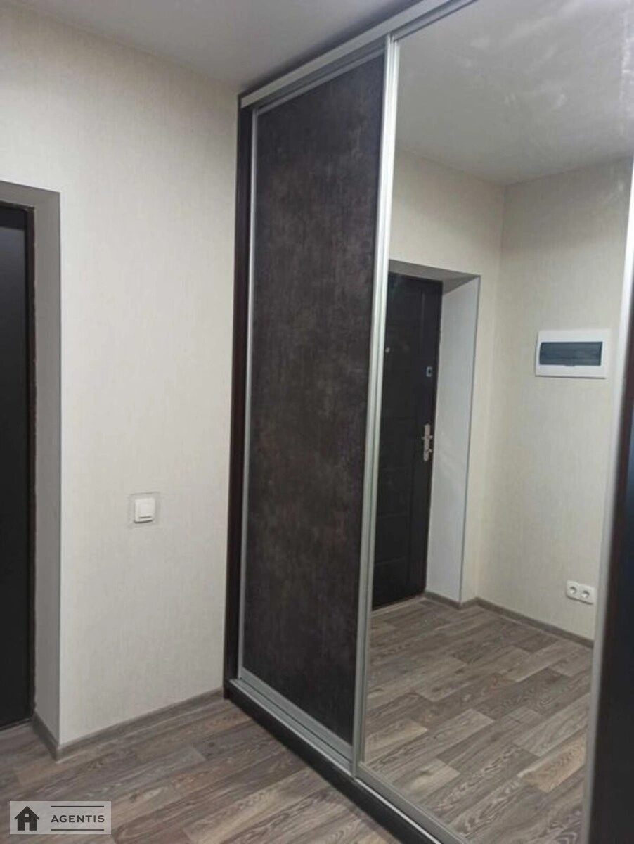 Здам квартиру 1 кімната, 39 m², 2 пов./2 поверхи. Стеценка, Київ. 