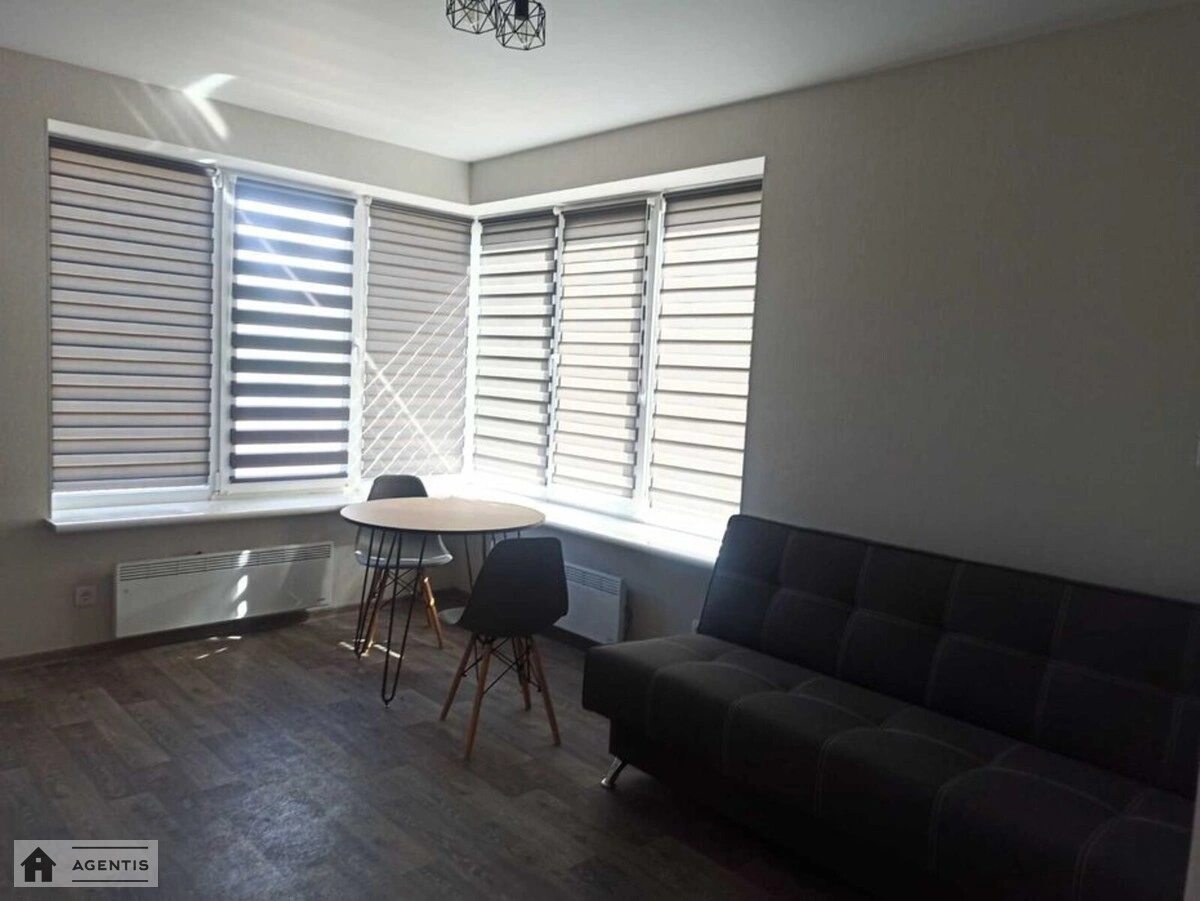 Apartment for rent 1 room, 39 m², 2nd fl./2 floors. Stecenka, Kyiv. 