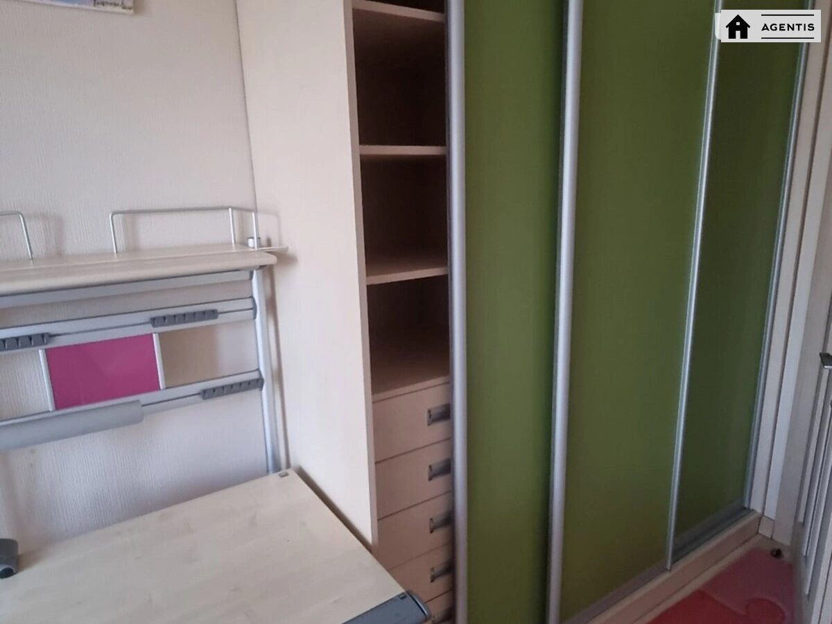 Здам квартиру 3 кімнати, 63 m², 7 пов./9 поверхів. 15, Євгена Коновальця вул. (Щорса), Київ. 