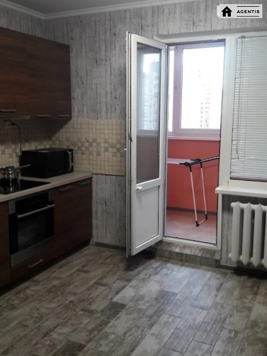 Сдам квартиру 1 комната, 44 m², 17 эт./25 этажей. 38, Урловская 38, Киев. 