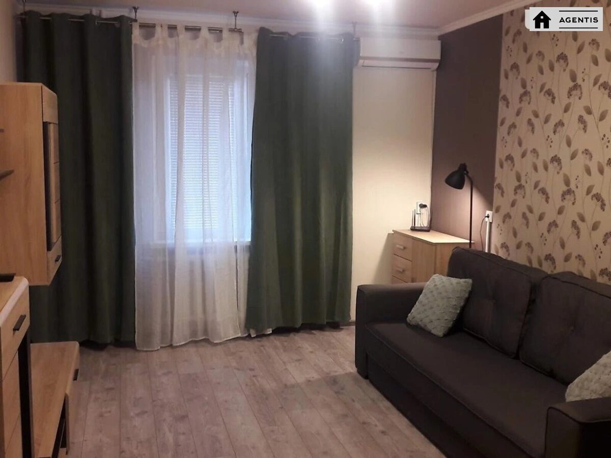 Сдам квартиру 1 комната, 44 m², 17 эт./25 этажей. 38, Урловская 38, Киев. 