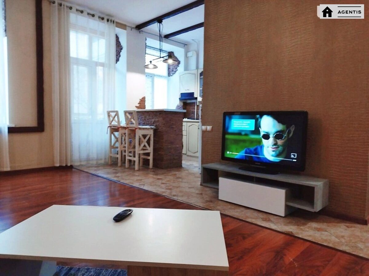 Apartment for rent 2 rooms, 60 m², 3rd fl./4 floors. 16, Ivana Franka vul., Kyiv. 