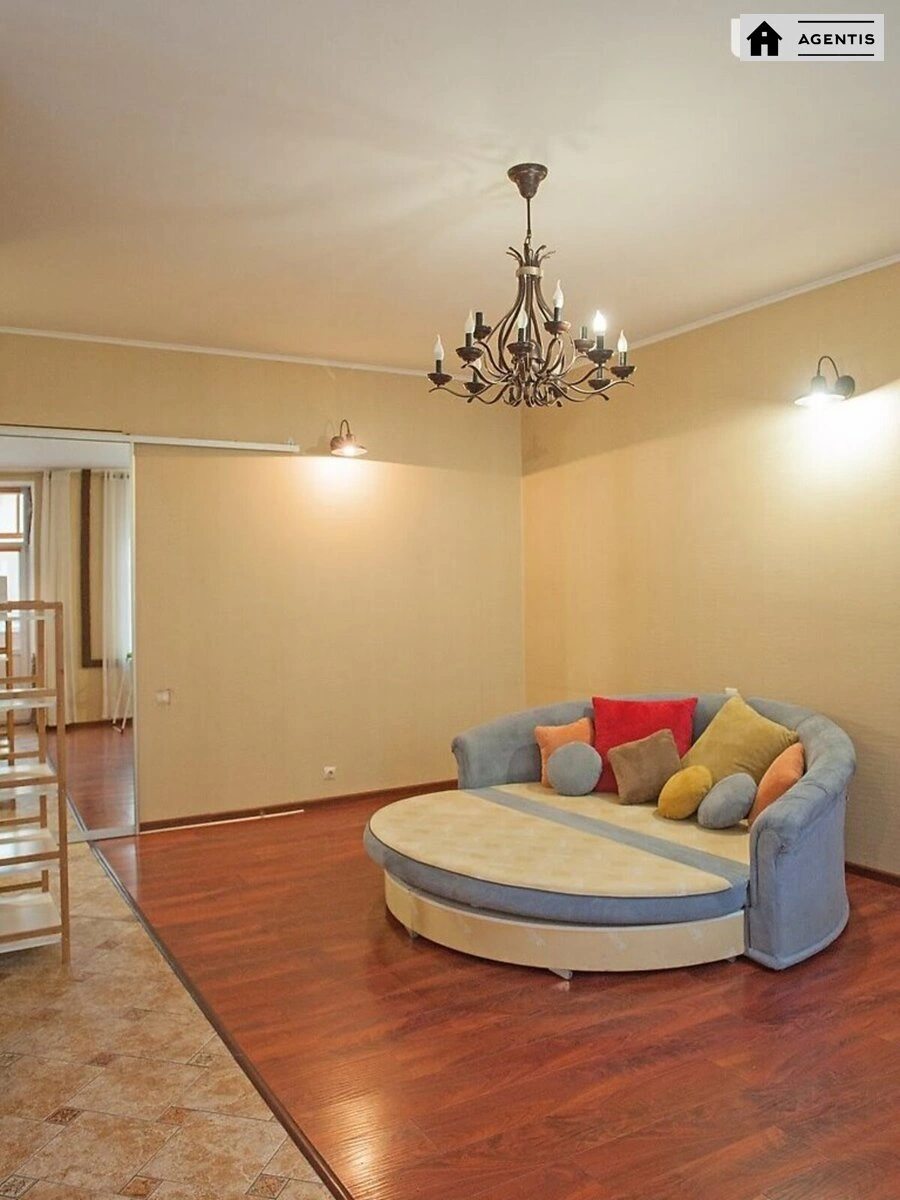 Сдам квартиру 2 комнаты, 60 m², 3 эт./4 этажа. 16, Івана Франка вул., Киев. 