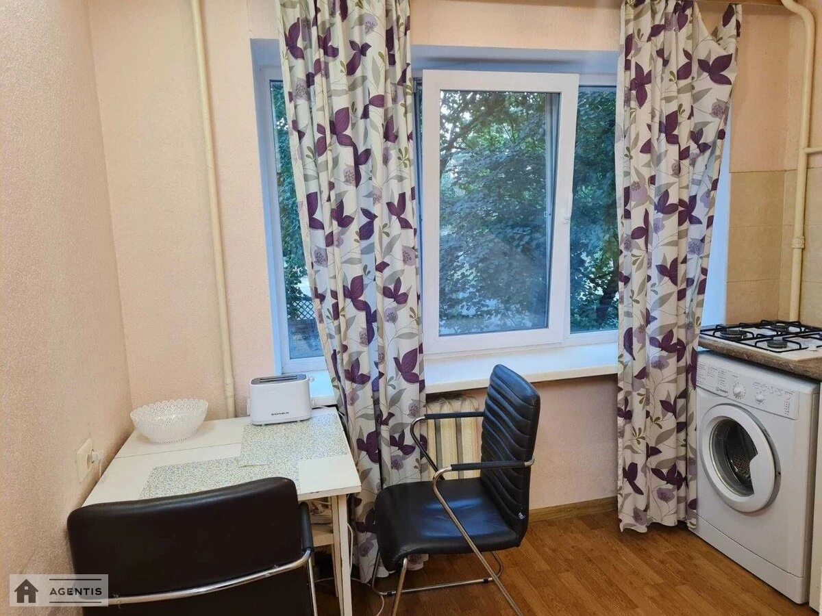 Apartment for rent 1 room, 35 m², 2nd fl./9 floors. 14, Bratyslavska 14, Kyiv. 