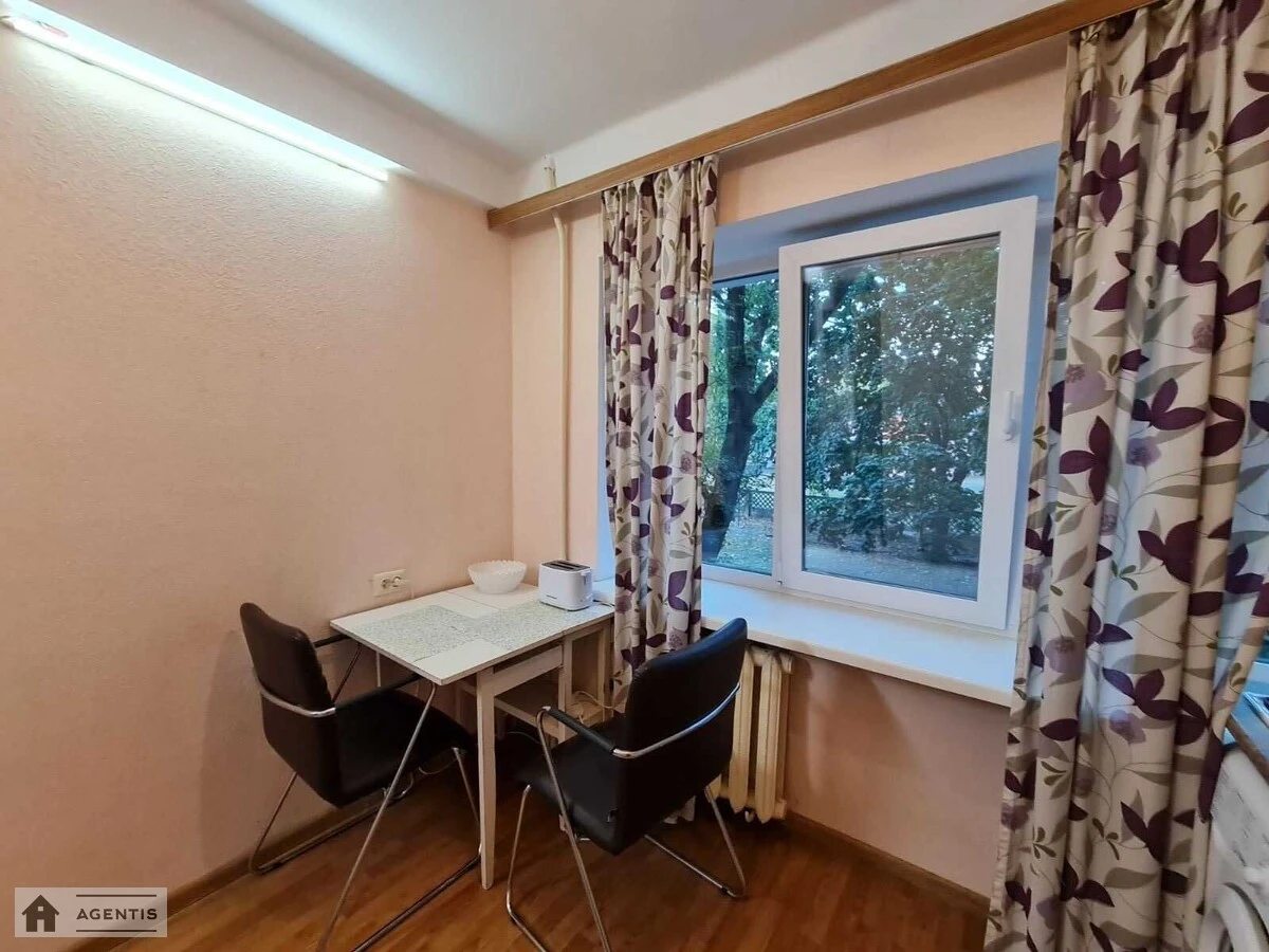 Здам квартиру 1 кімната, 35 m², 2 пов./9 поверхів. 14, Братиславська 14, Київ. 