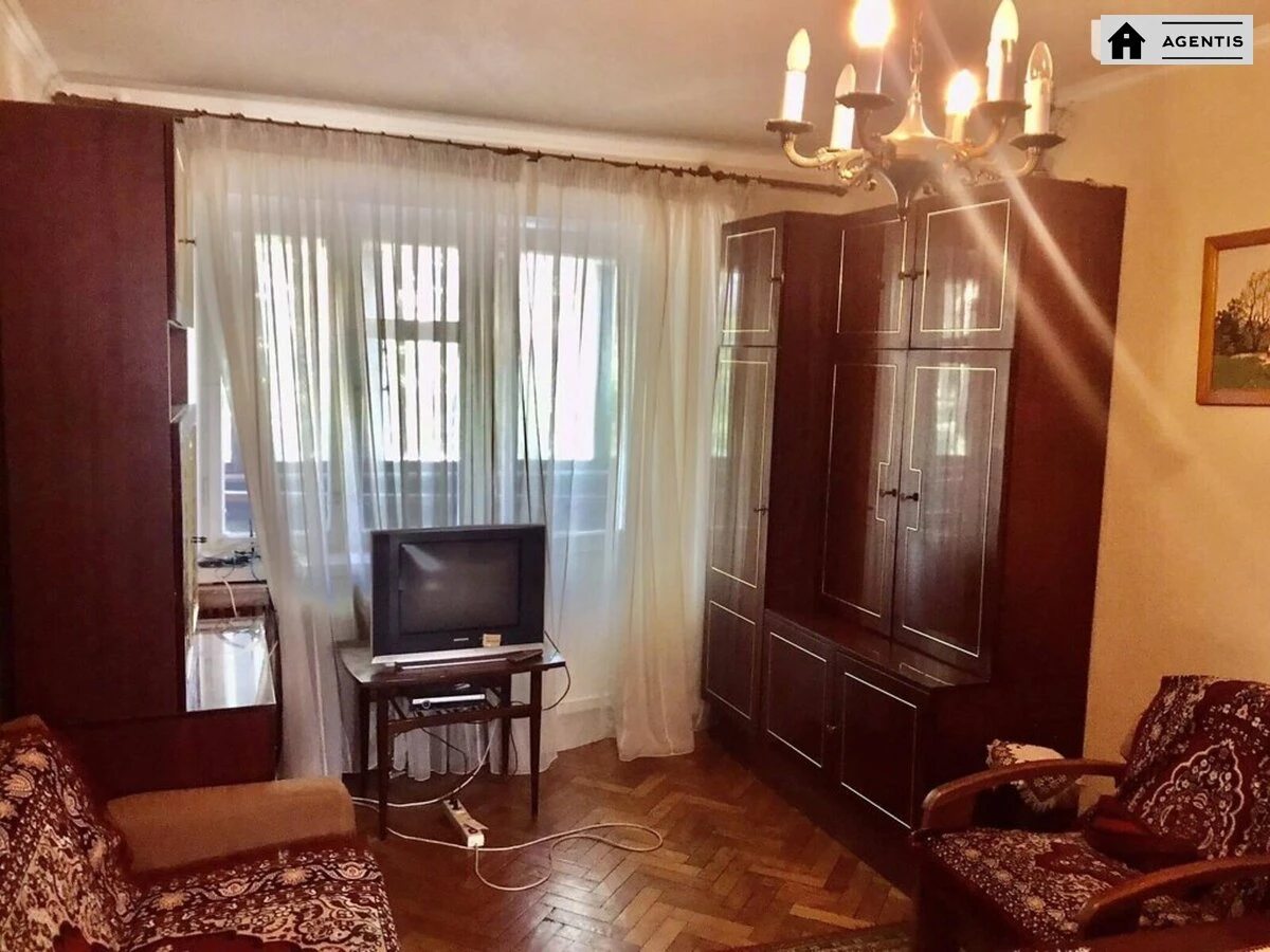 Сдам квартиру 2 комнаты, 48 m², 3 эт./5 этажей. 3, Ростиславська вул. (Маршала Рибалка), Киев. 