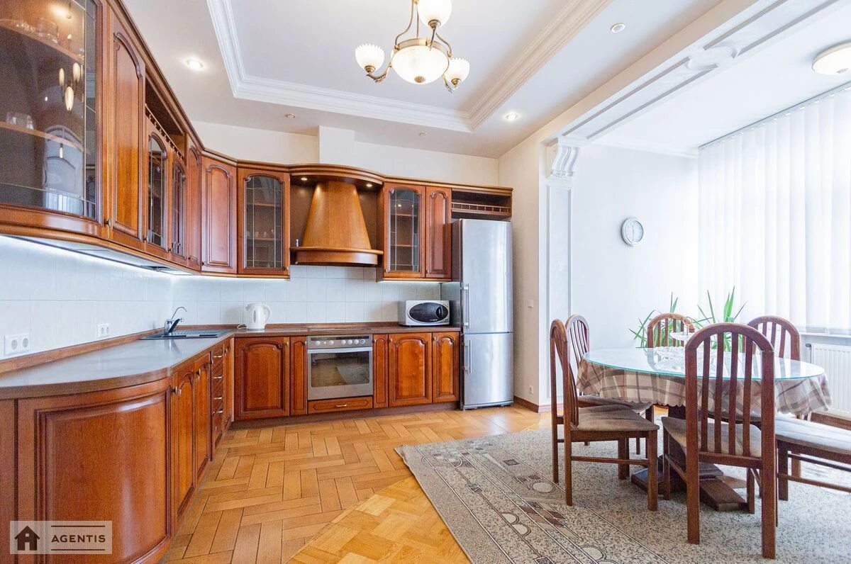 Сдам квартиру 4 комнаты, 154 m², 10 эт./25 этажей. 30, Леси Украинки 30, Киев. 