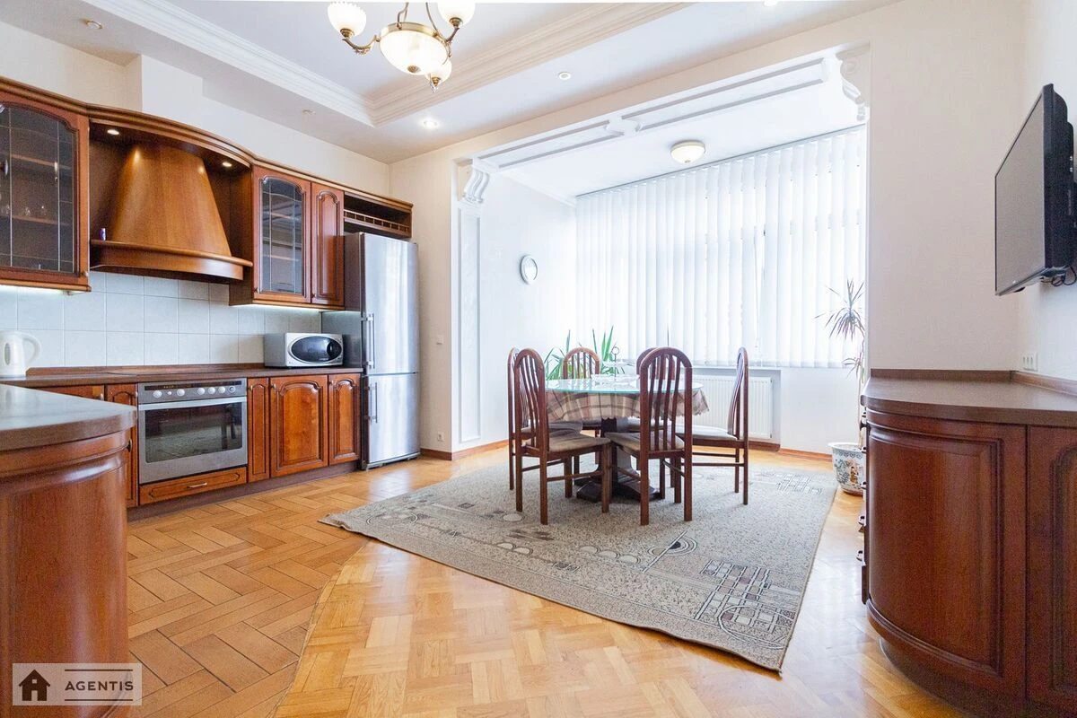 Сдам квартиру 4 комнаты, 154 m², 10 эт./25 этажей. 30, Леси Украинки 30, Киев. 