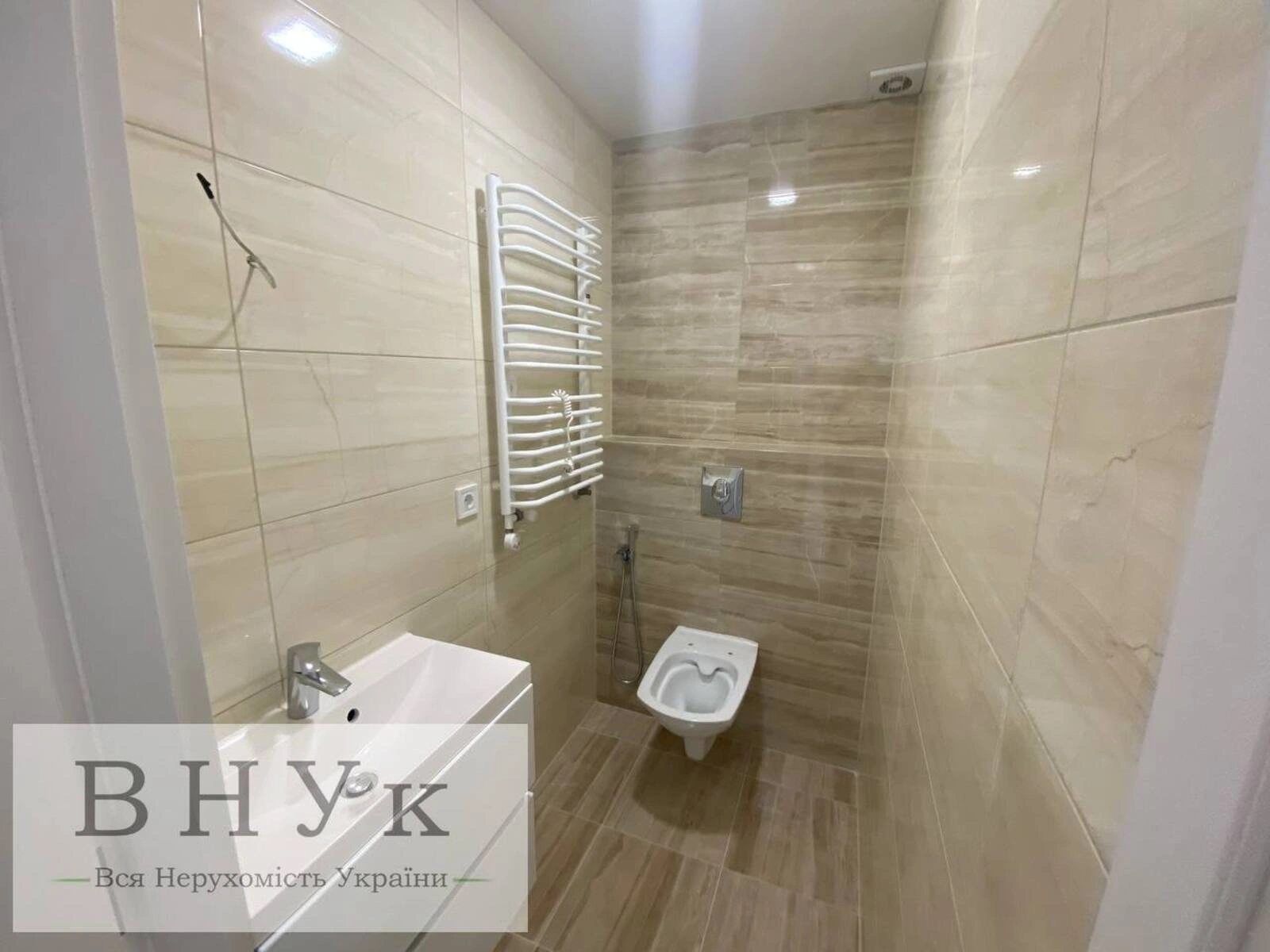 Apartments for sale 3 rooms, 837 m², 1st fl./10 floors. 15-ho Kvitnya , Ternopil. 