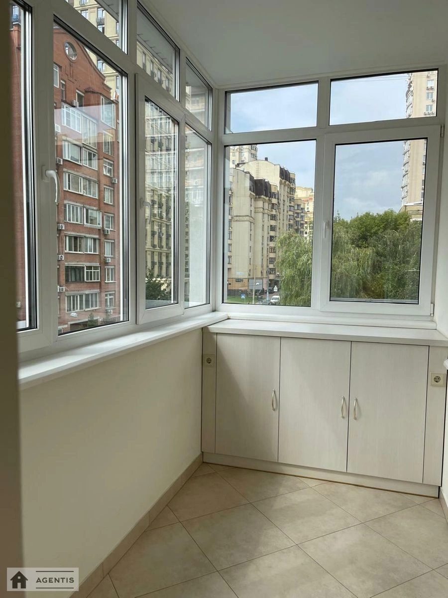 Apartment for rent 3 rooms, 135 m², 3rd fl./12 floors. 66, Dmytrivska 66, Kyiv. 