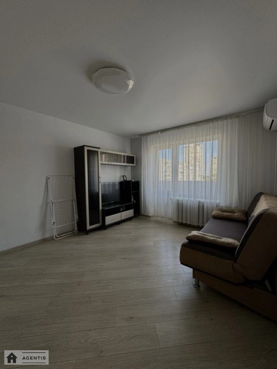 Apartment for rent 1 room, 40 m², 6th fl./9 floors. Obolonskyy rayon, Kyiv. 