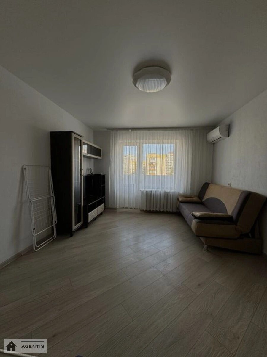 Apartment for rent 1 room, 40 m², 6th fl./9 floors. Obolonskyy rayon, Kyiv. 