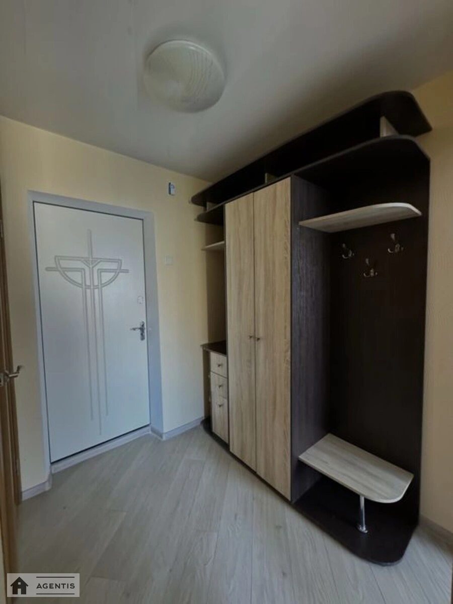 Apartment for rent 1 room, 40 m², 6th fl./9 floors. Obolonskyy rayon, Kyiv. 