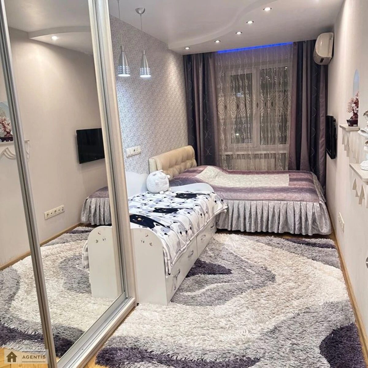 Сдам квартиру 2 комнаты, 43 m², 4 эт./5 этажей. Шевченковский район, Киев. 