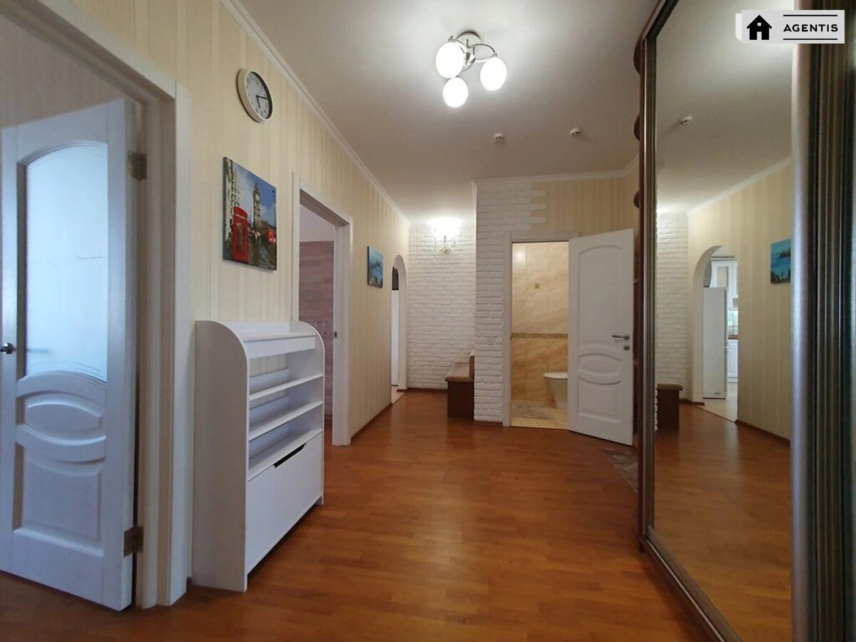 Apartment for rent 2 rooms, 67 m², 16th fl./16 floors. Lyubomyra Huzara prosp. Kosmonavta Komarova, Kyiv. 