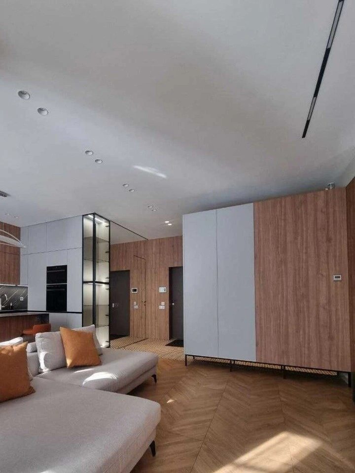 Сдам квартиру 2 комнаты, 72 m², 1 эт./4 этажа. Дубищанська , Киев. 