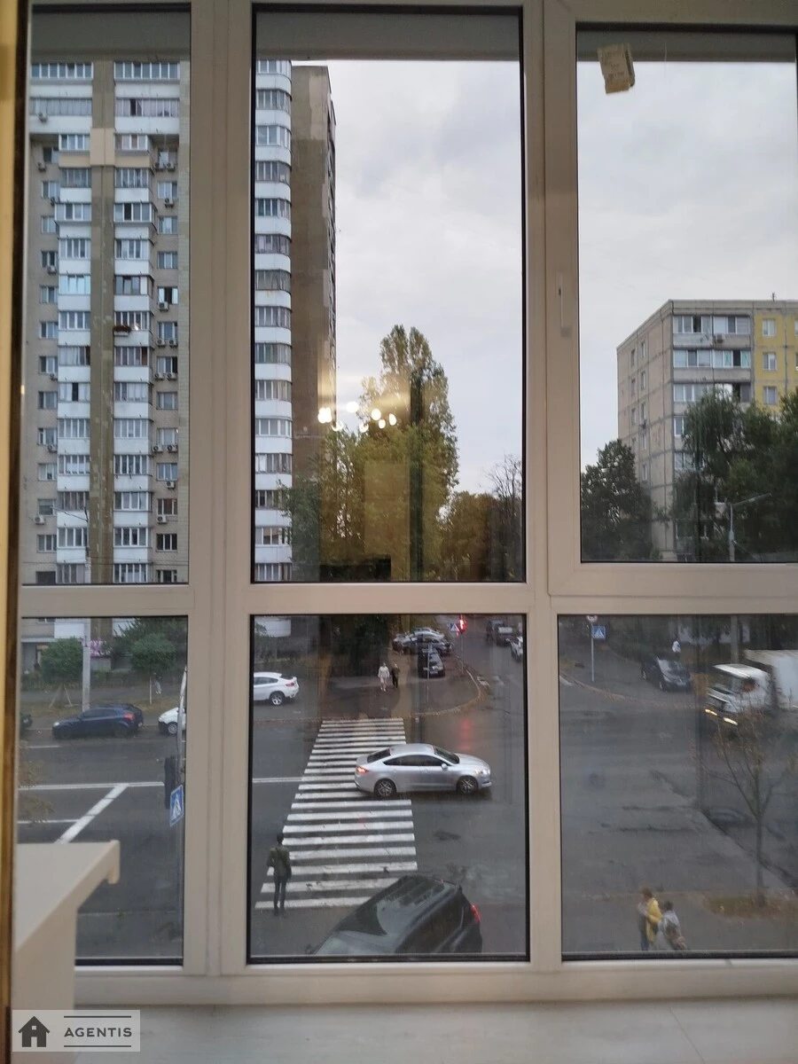 Apartment for rent 1 room, 35 m², 3rd fl./5 floors. Vidradniy, Kyiv. 