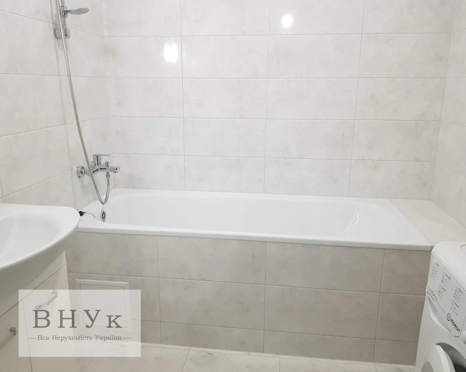 Продаж квартири 2 кімнати, 60 m², 1 пов./7 поверхів. Крушельницької С. вул., Тернопіль. 