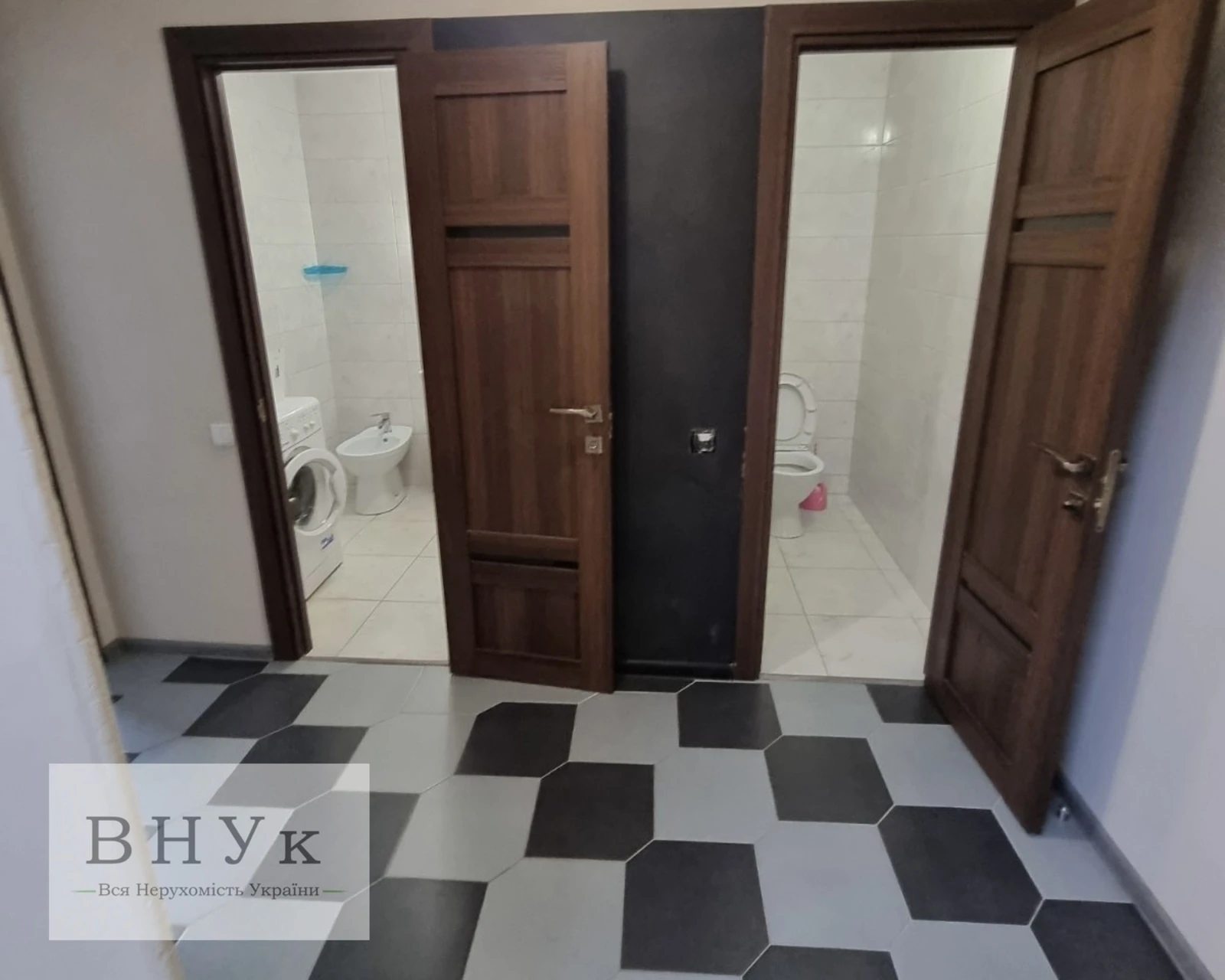 Продаж квартири 2 кімнати, 60 m², 1 пов./7 поверхів. Крушельницької С. вул., Тернопіль. 