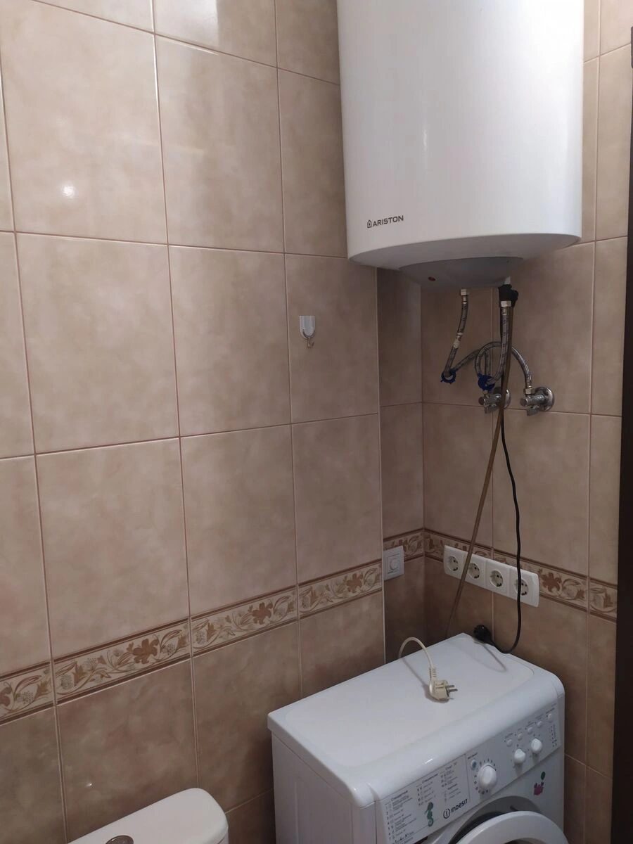 Здам квартиру 1 кімната, 38 m², 9 пов./20 поверхів. Світла, Київ. 