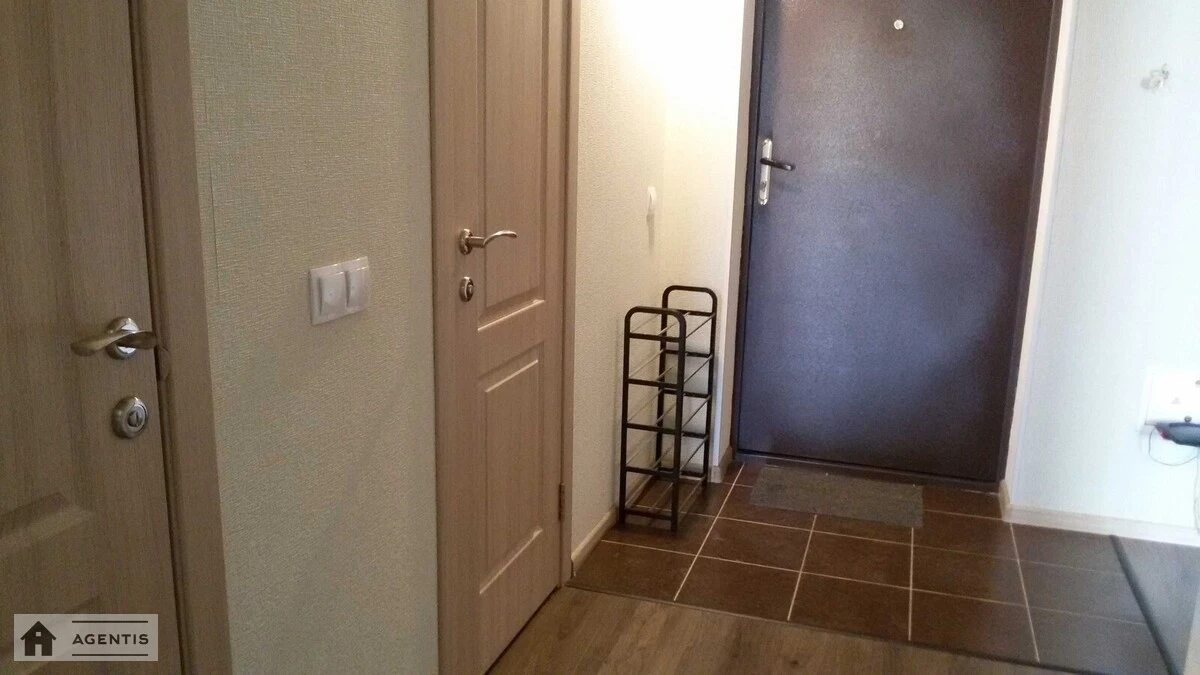 Сдам квартиру 1 комната, 44 m², 13 эт./18 этажей. 25, Дениса Рачінського вул. (Комбінатна), Киев. 