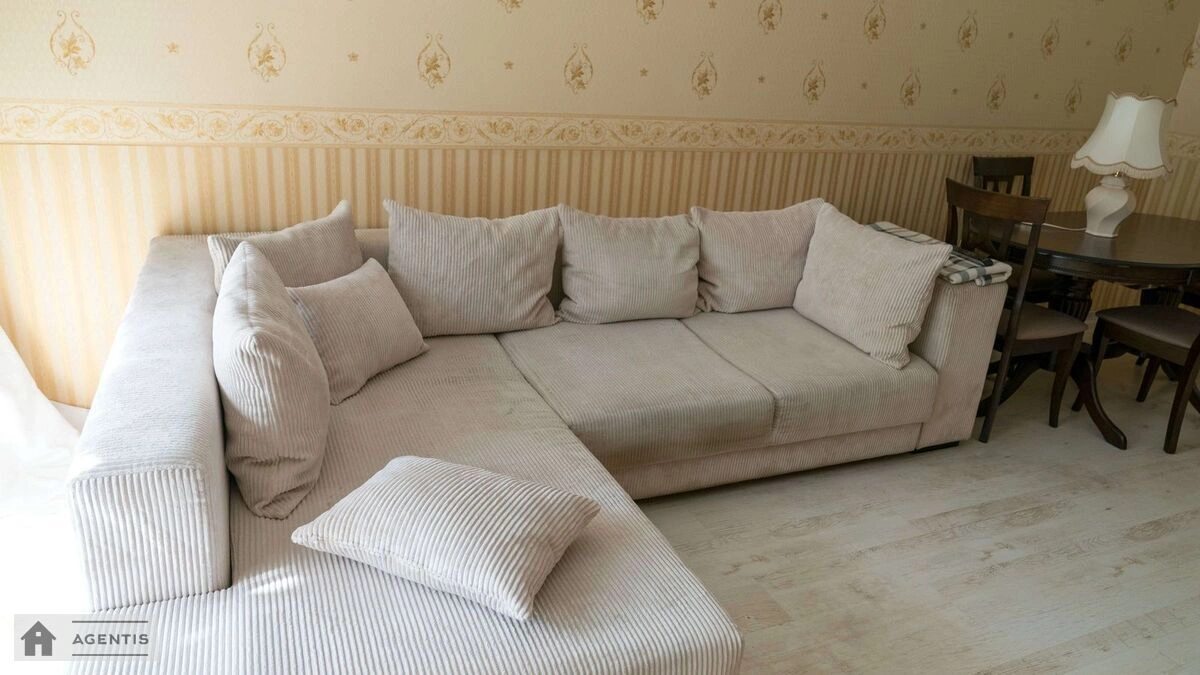 Apartment for rent 2 rooms, 62 m², 2nd fl./5 floors. 40, Mytropolyta Vasylya Lypkivskoho vul. Urytskoho, Kyiv. 