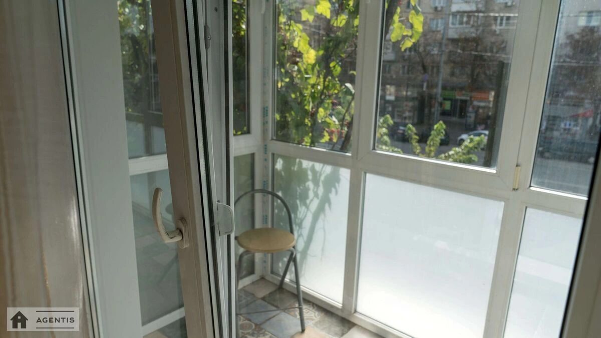 Apartment for rent 2 rooms, 62 m², 2nd fl./5 floors. 40, Mytropolyta Vasylya Lypkivskoho vul. Urytskoho, Kyiv. 