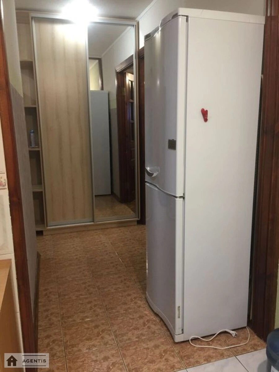 Здам квартиру 2 кімнати, 55 m², 2 пов./7 поверхів. 42, Гоголівська 42, Київ. 