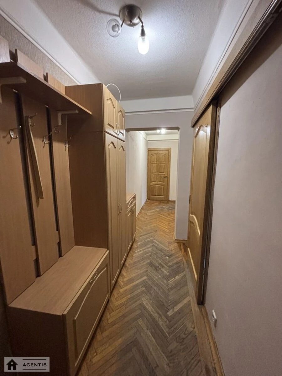 Сдам квартиру 3 комнаты, 78 m², 3 эт./9 этажей. 31, Романа Ратушного вул. (Волгоградська), Киев. 