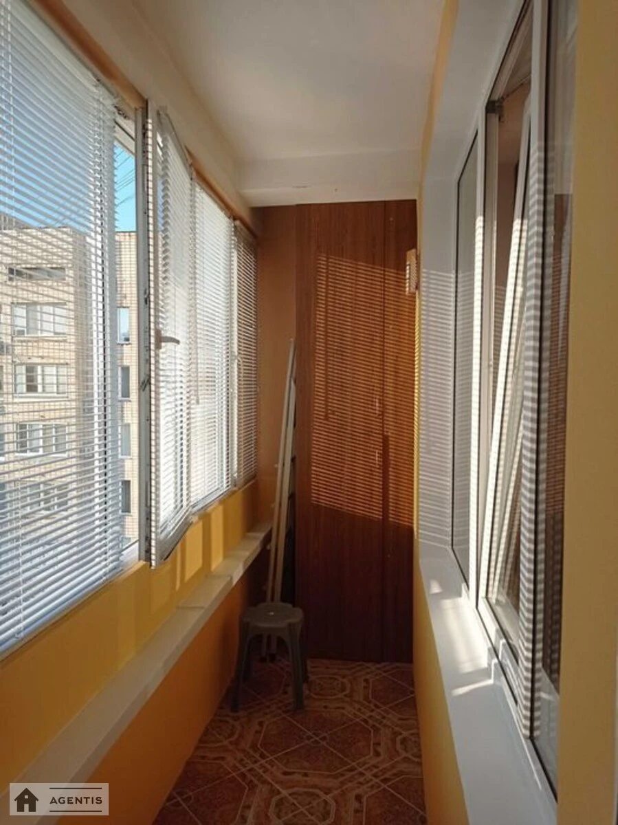 Apartment for rent 1 room, 36 m², 10th fl./17 floors. 36, Lesi Ukrayinky 36, Kyiv. 