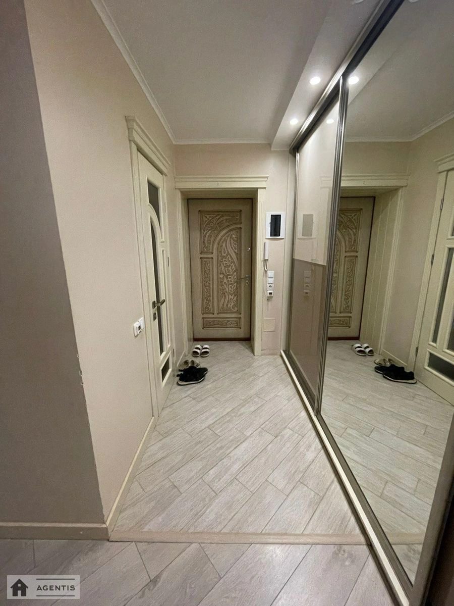 Apartment for rent 3 rooms, 80 m², 11th fl./14 floors. 17, Povitryanykh Syl prosp. Povitroflotskyy, Kyiv. 