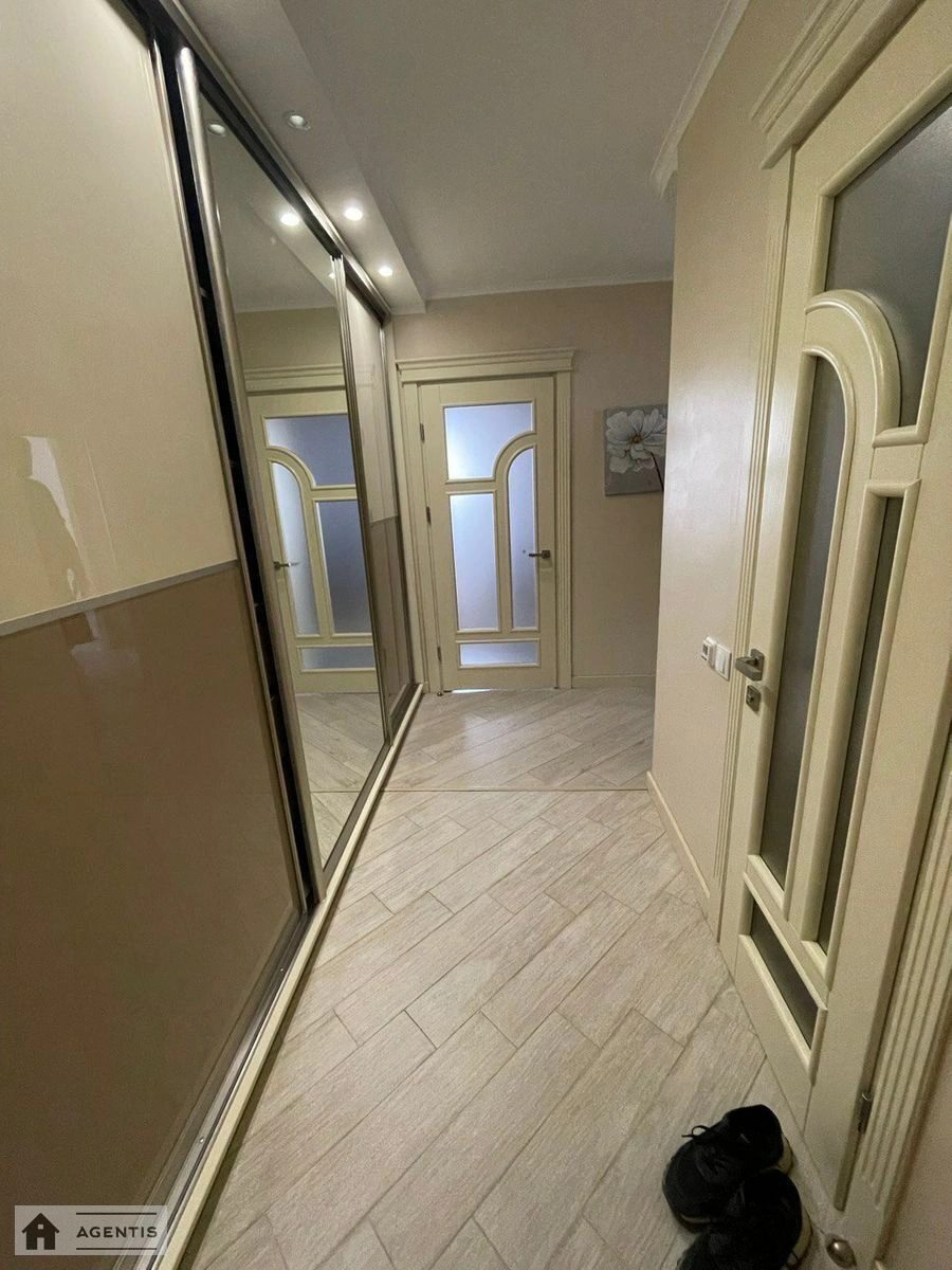 Apartment for rent 3 rooms, 80 m², 11th fl./14 floors. 17, Povitryanykh Syl prosp. Povitroflotskyy, Kyiv. 