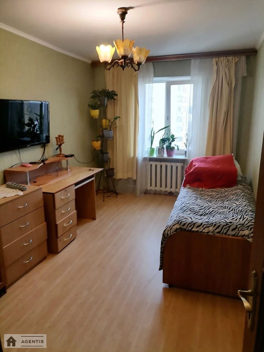 Apartment for rent 3 rooms, 65 m², 7th fl./10 floors. Mykoly Ushakova vul., Kyiv. 