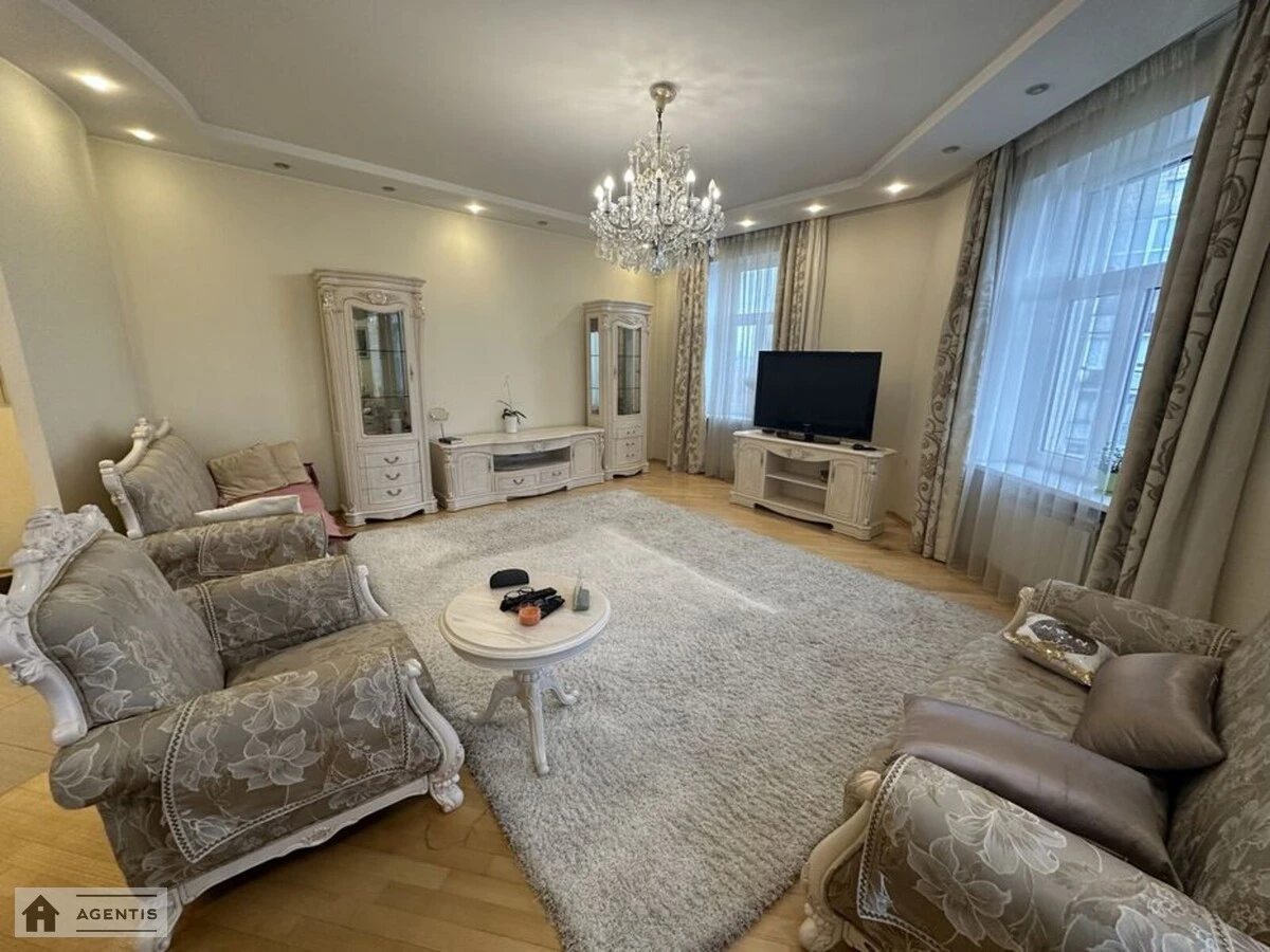 Сдам квартиру 4 комнаты, 120 m², 6 эт./6 этажей. 32, Шелковичная 32, Киев. 