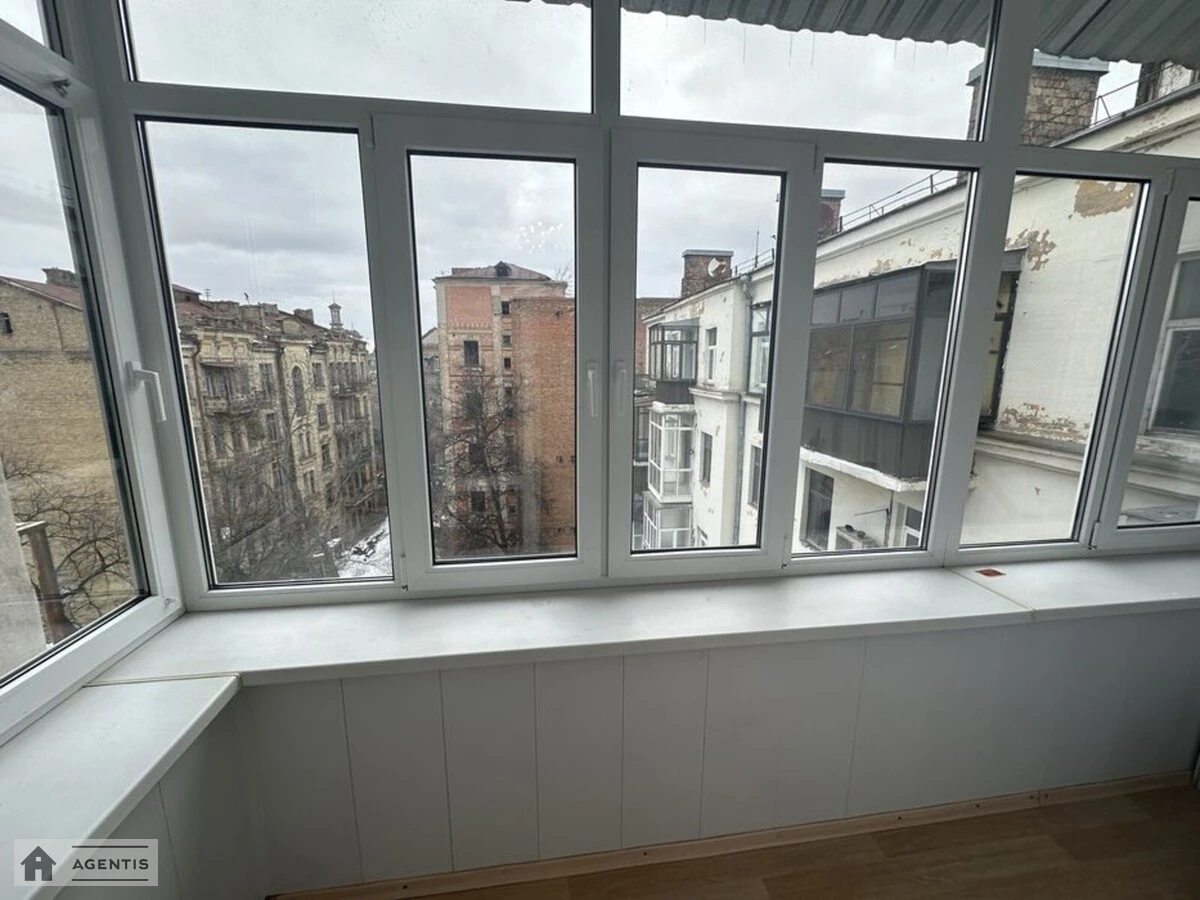 Apartment for rent 4 rooms, 120 m², 6th fl./6 floors. 32, Shovkovychna 32, Kyiv. 