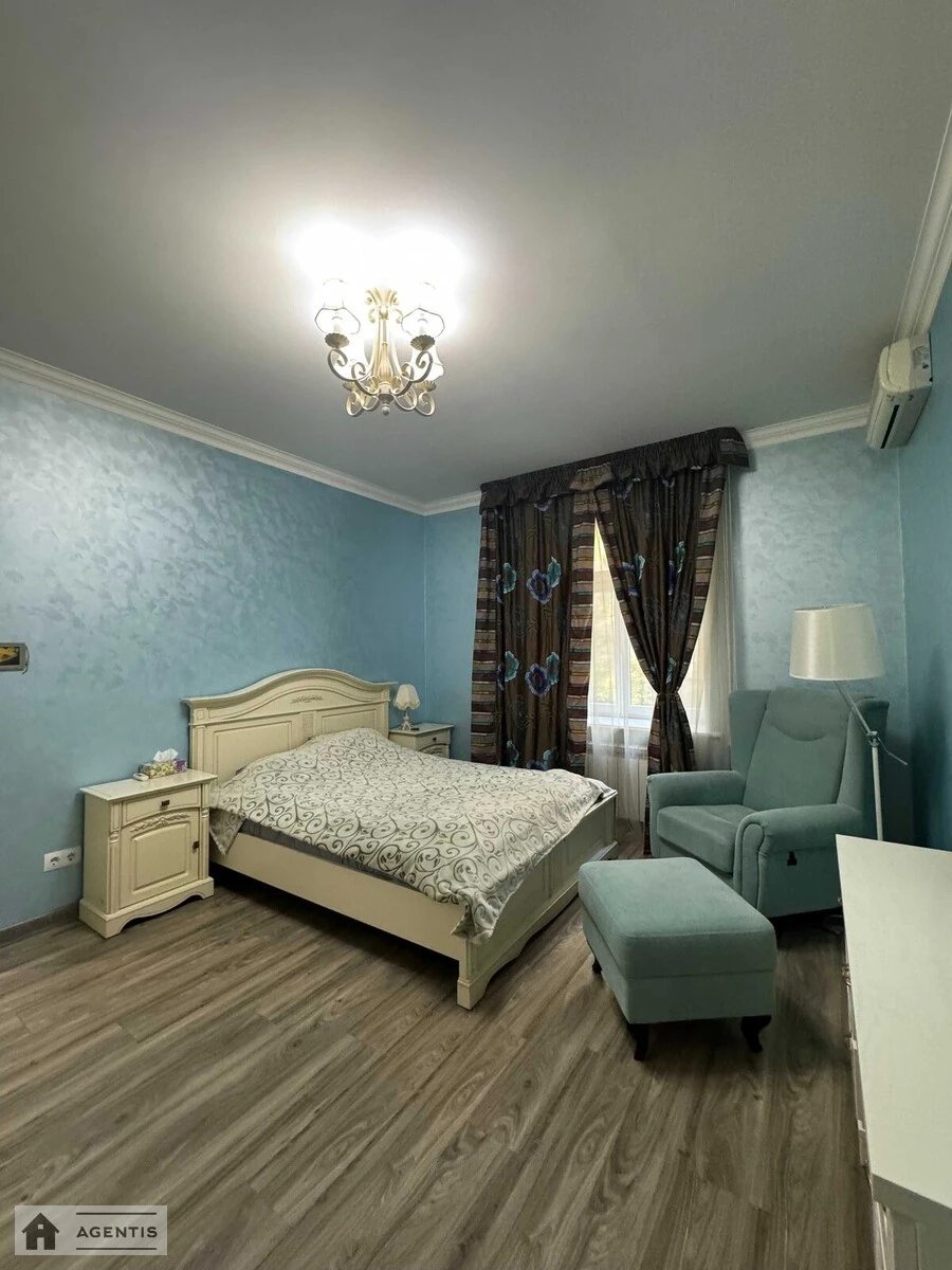 Apartment for rent 2 rooms, 65 m², 2nd fl./5 floors. 19, Volodymyrska 19, Kyiv. 