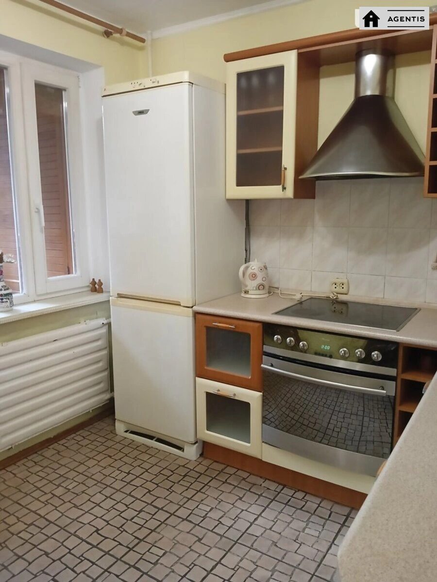 Apartment for rent 3 rooms, 70 m², 2nd fl./16 floors. 11, Golosiyivskiy 11, Kyiv. 