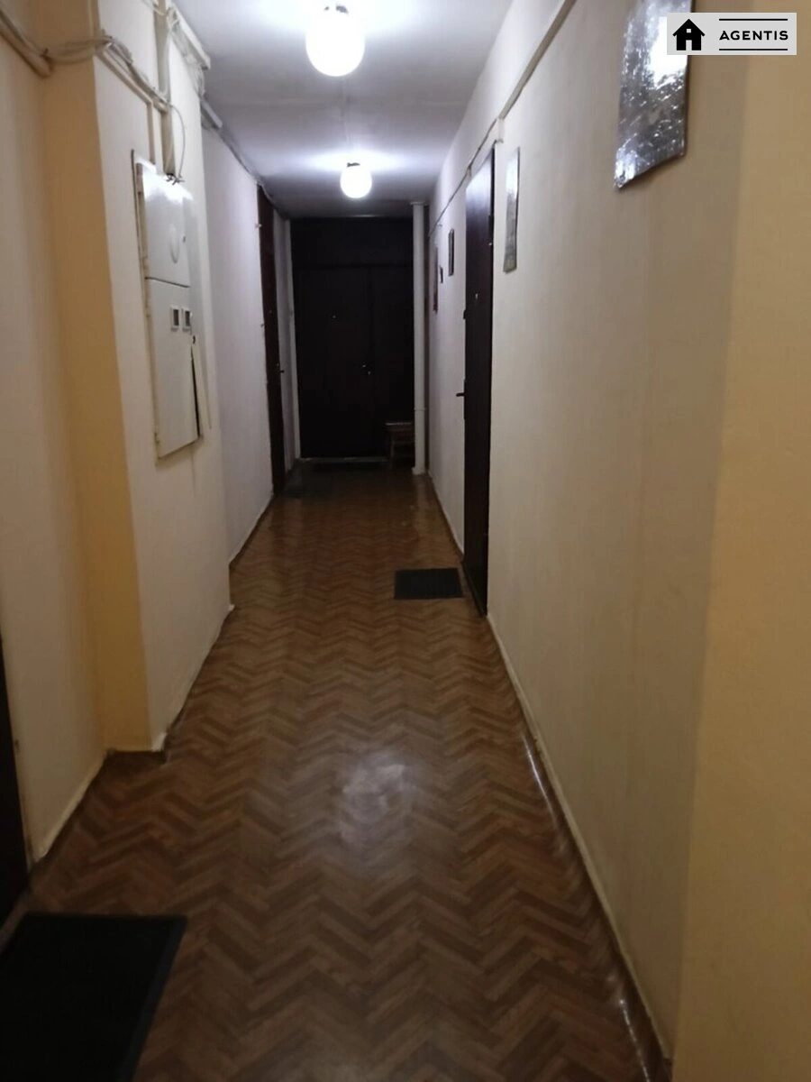 Здам квартиру 3 кімнати, 70 m², 2 пов./16 поверхів. 11, Голосіївський 11, Київ. 