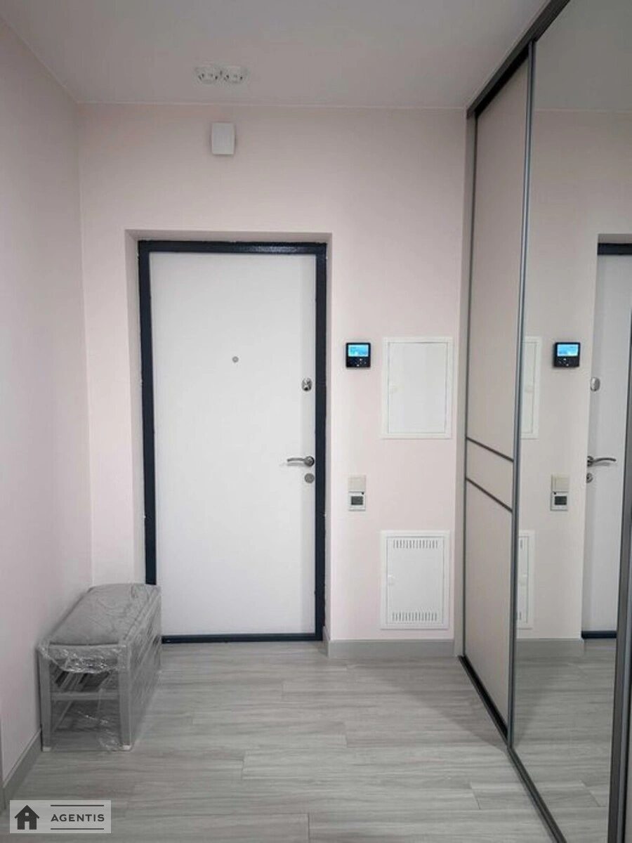 Здам квартиру 2 кімнати, 79 m², 5 пов./11 поверхів. 32, Шолуденка 32, Київ. 