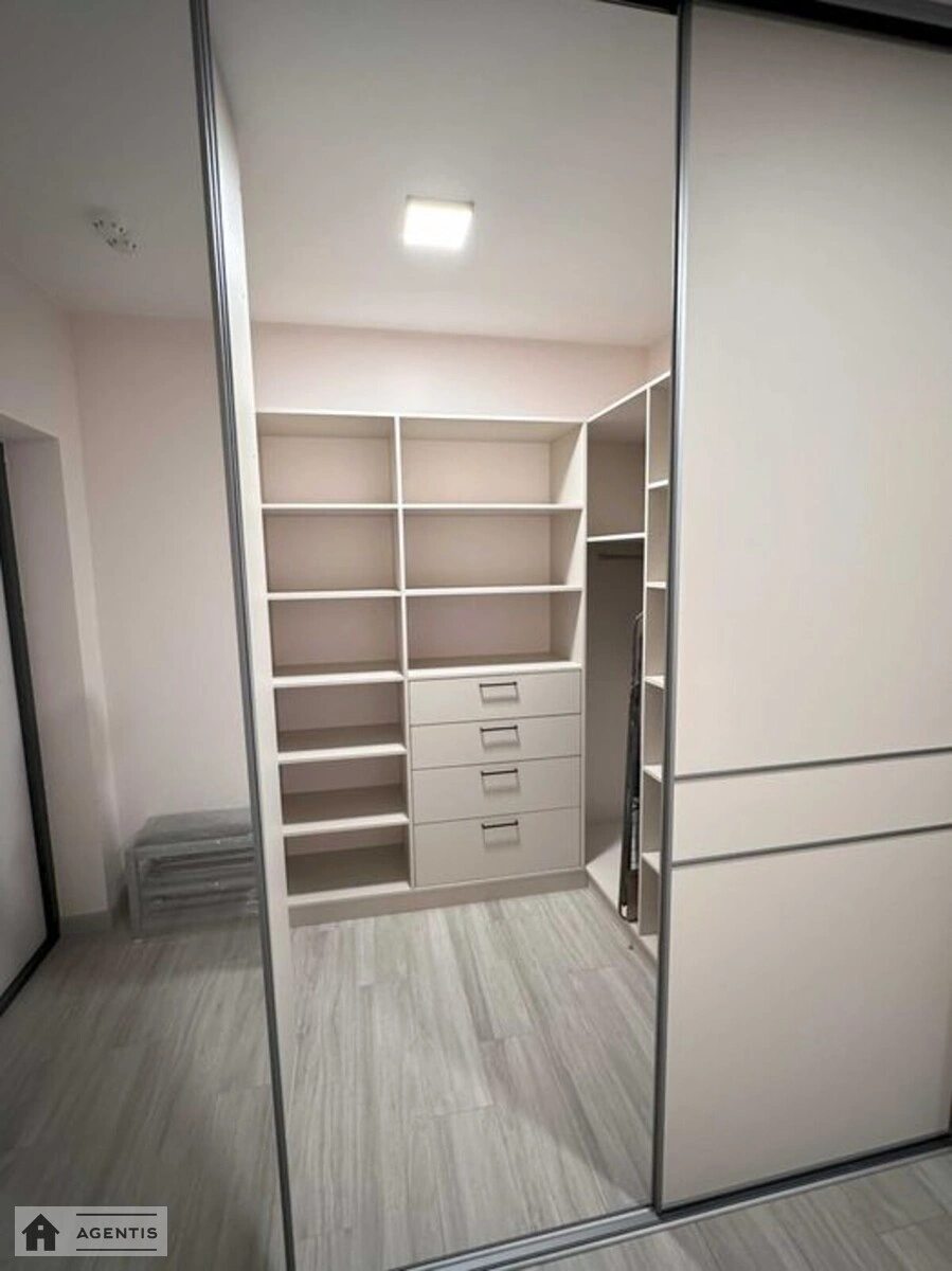 Здам квартиру 2 кімнати, 79 m², 5 пов./11 поверхів. 32, Шолуденка 32, Київ. 